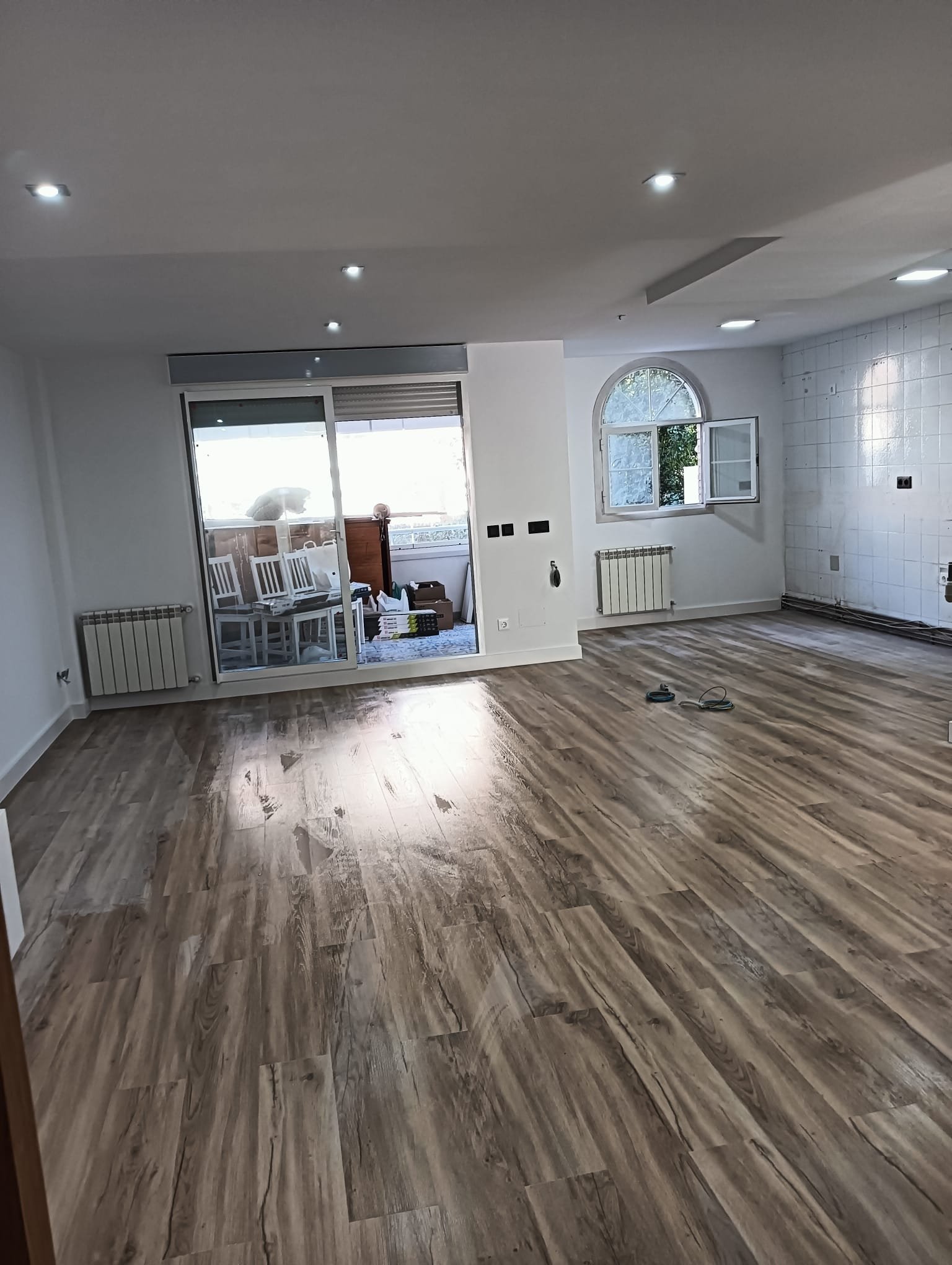 Suelo de tarima recién puesto